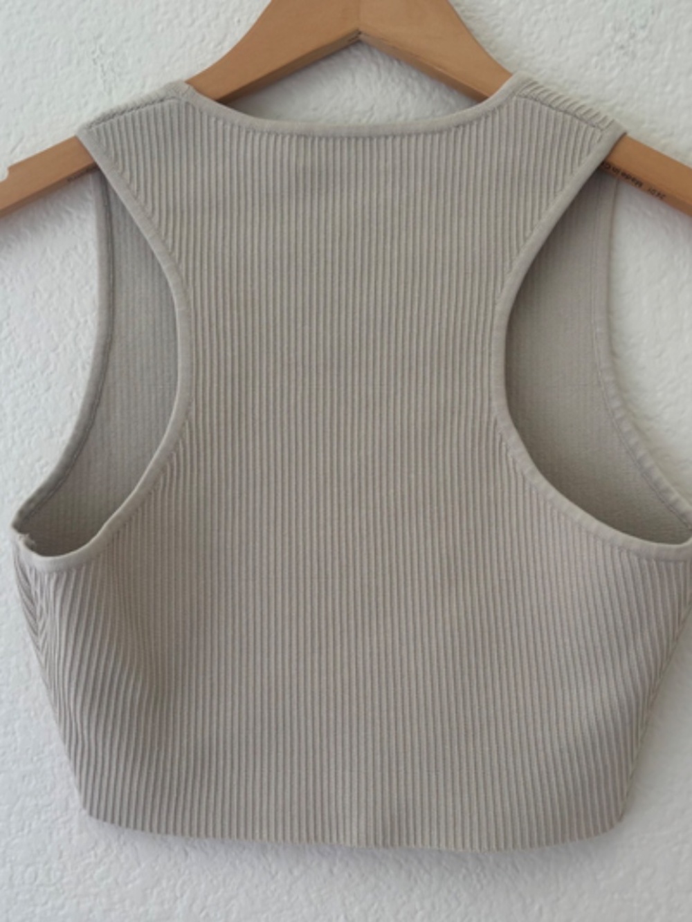 Aritzia Babatón Sculpt Knit Racer cropped tank size Medium - Picture 6 of 7